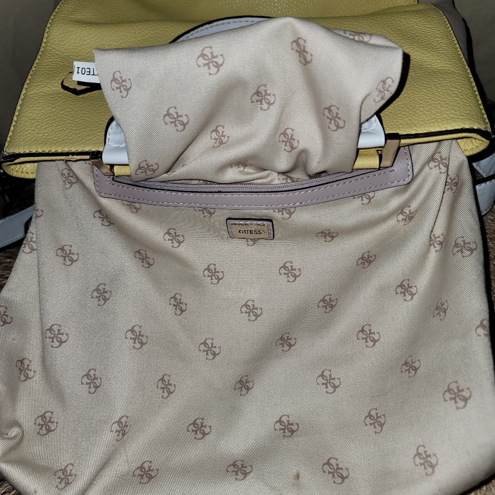 Guess purse - Picture 11 of 12